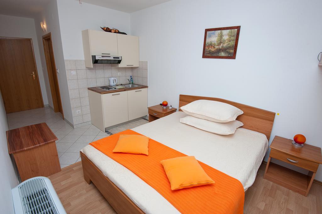 Apartments Lucia Подстрана Экстерьер фото