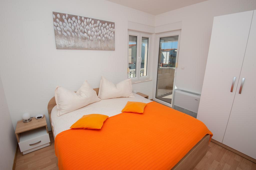 Apartments Lucia Подстрана Экстерьер фото