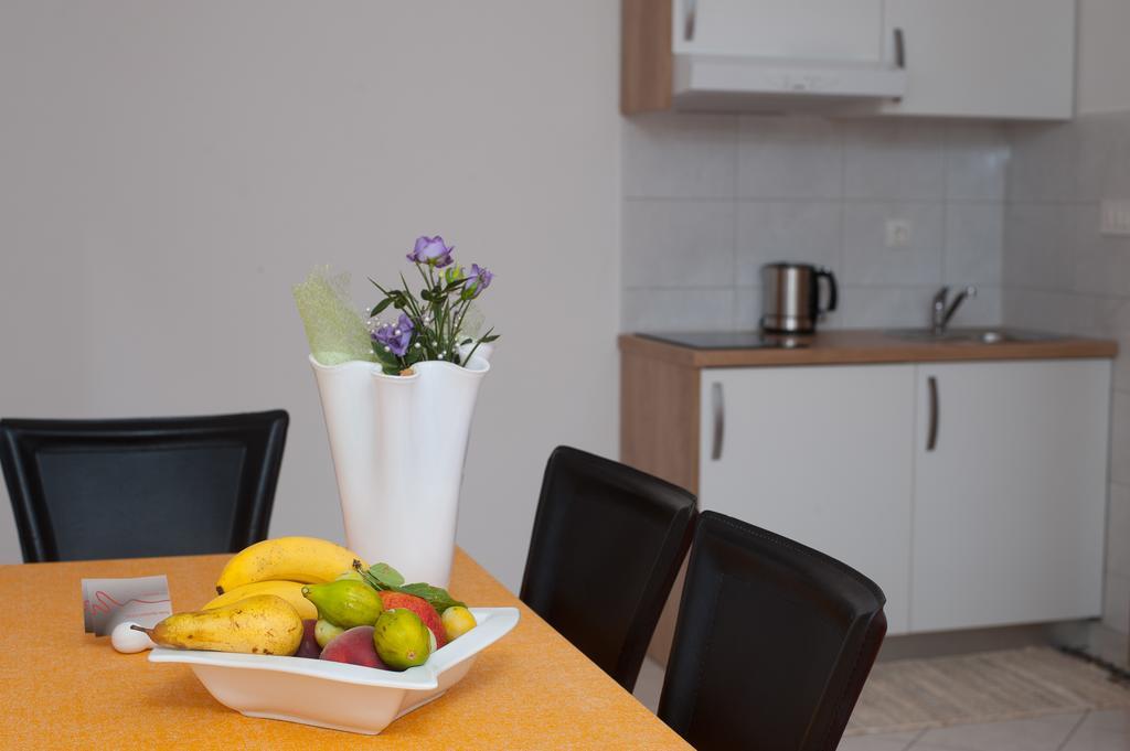 Apartments Lucia Подстрана Экстерьер фото