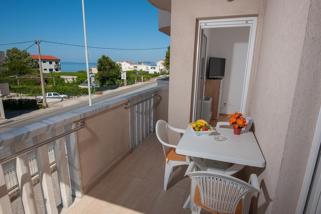 Apartments Lucia Подстрана Экстерьер фото