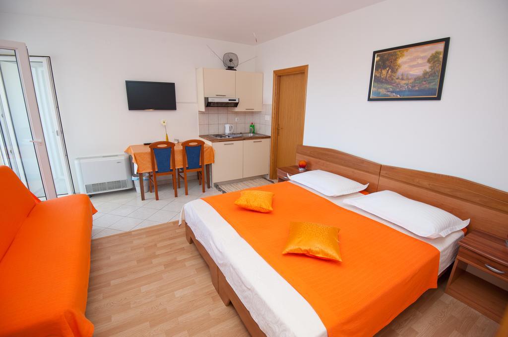 Apartments Lucia Подстрана Экстерьер фото