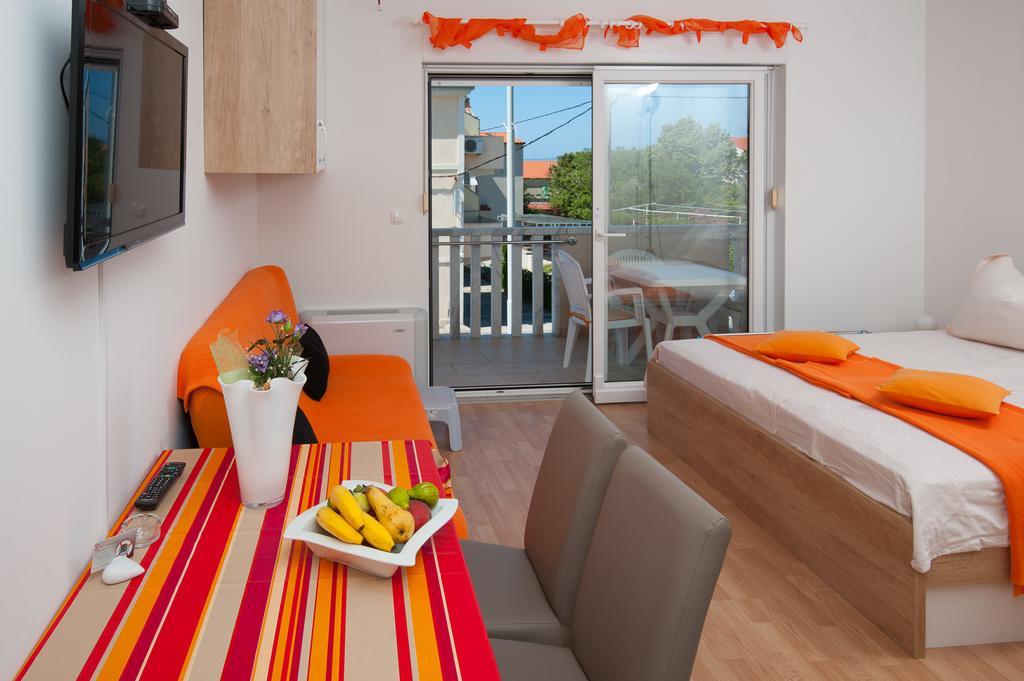 Apartments Lucia Подстрана Экстерьер фото