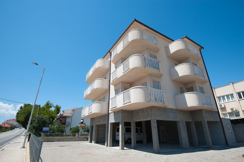 Apartments Lucia Подстрана Экстерьер фото
