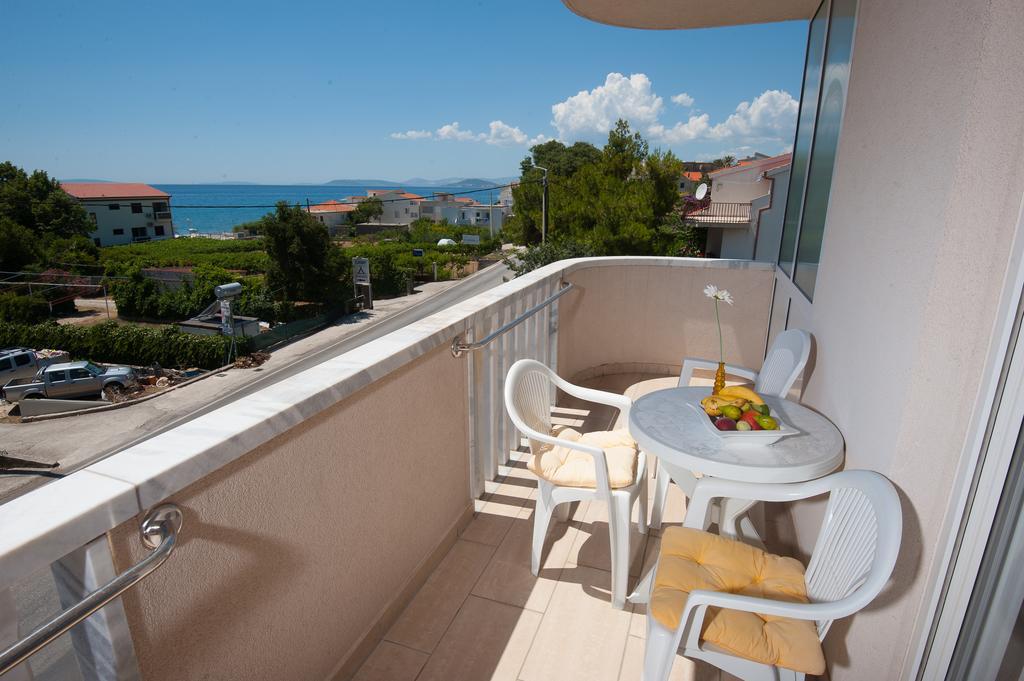 Apartments Lucia Подстрана Экстерьер фото